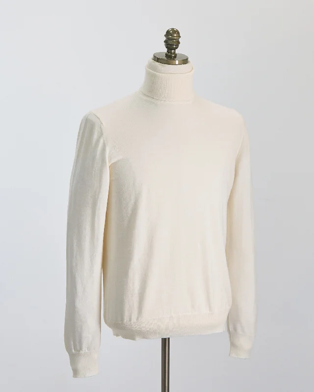 Lightweight Wool Turtleneck