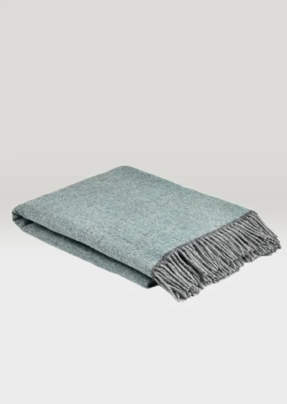 Mcnutt Cosy Aqua Throw